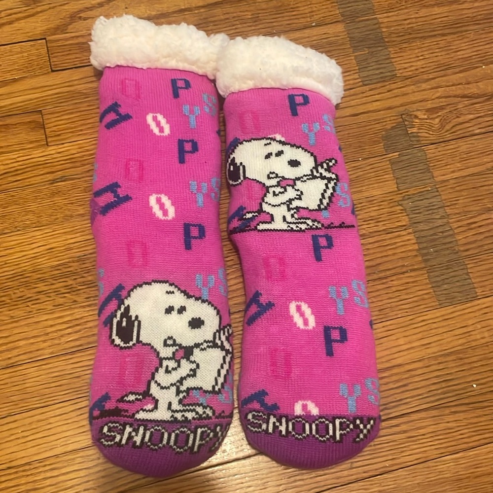 NWOT Snoopy fuzzy socks one size